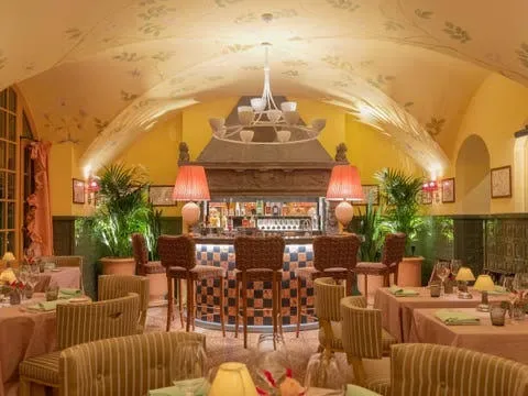 Amaru Kulm Hotel St. Moritz in St-Moritz: atmosphere, cocktail, bar, interior
