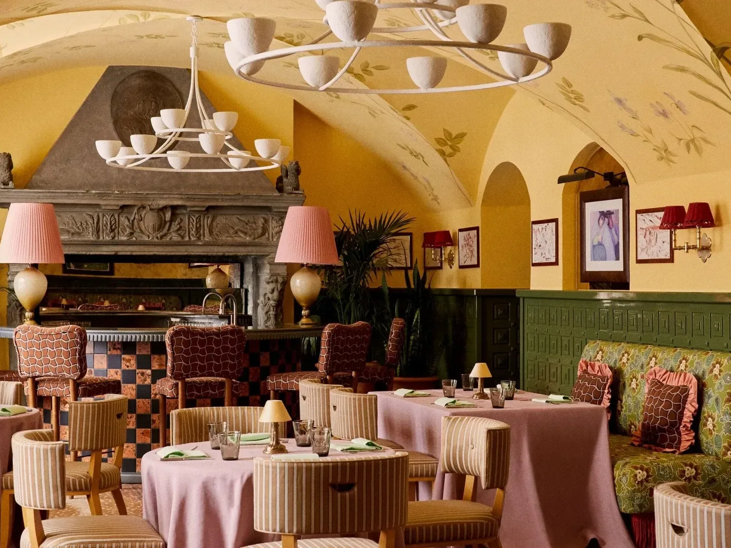 Amaru Kulm Hotel St. Moritz in St-Moritz: bar, atmosphere, interior