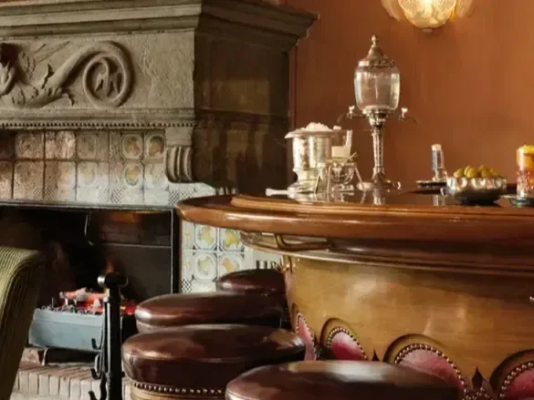 Renaissance Bar Badrutt's Palace in St-Moritz: bar, interior, cocktail, atmosphere