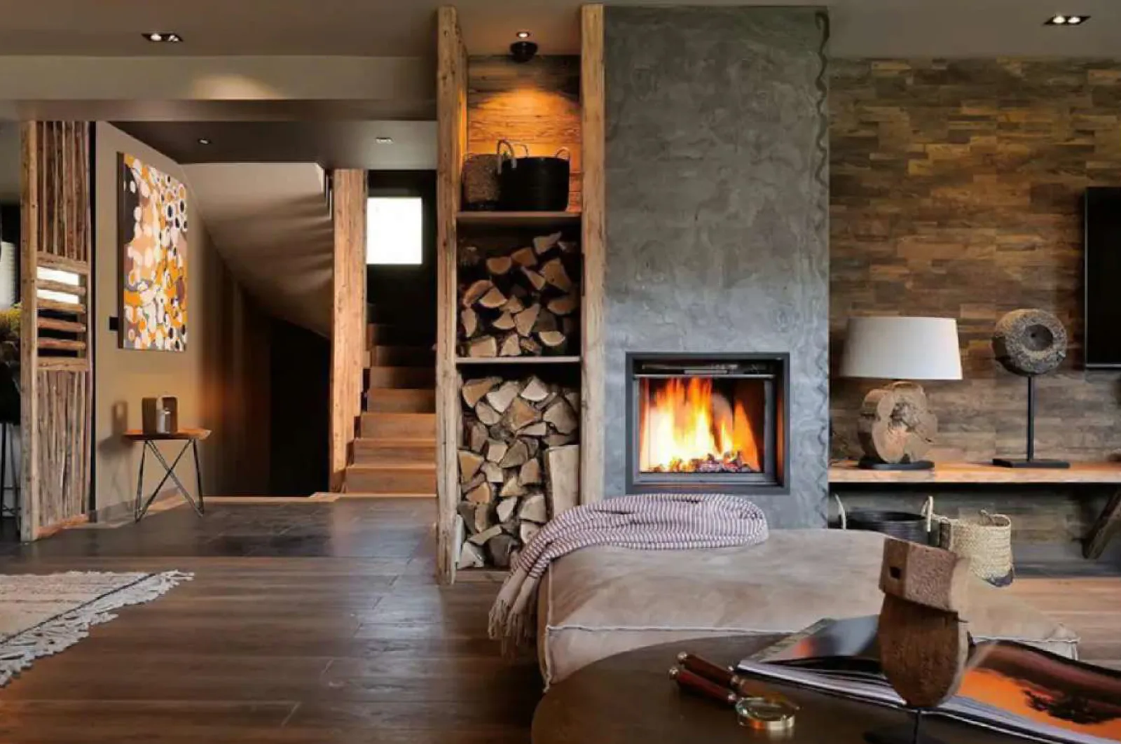 Salon avec cheminée dans un chalet en service complet à Megève — Homebooker, Megève