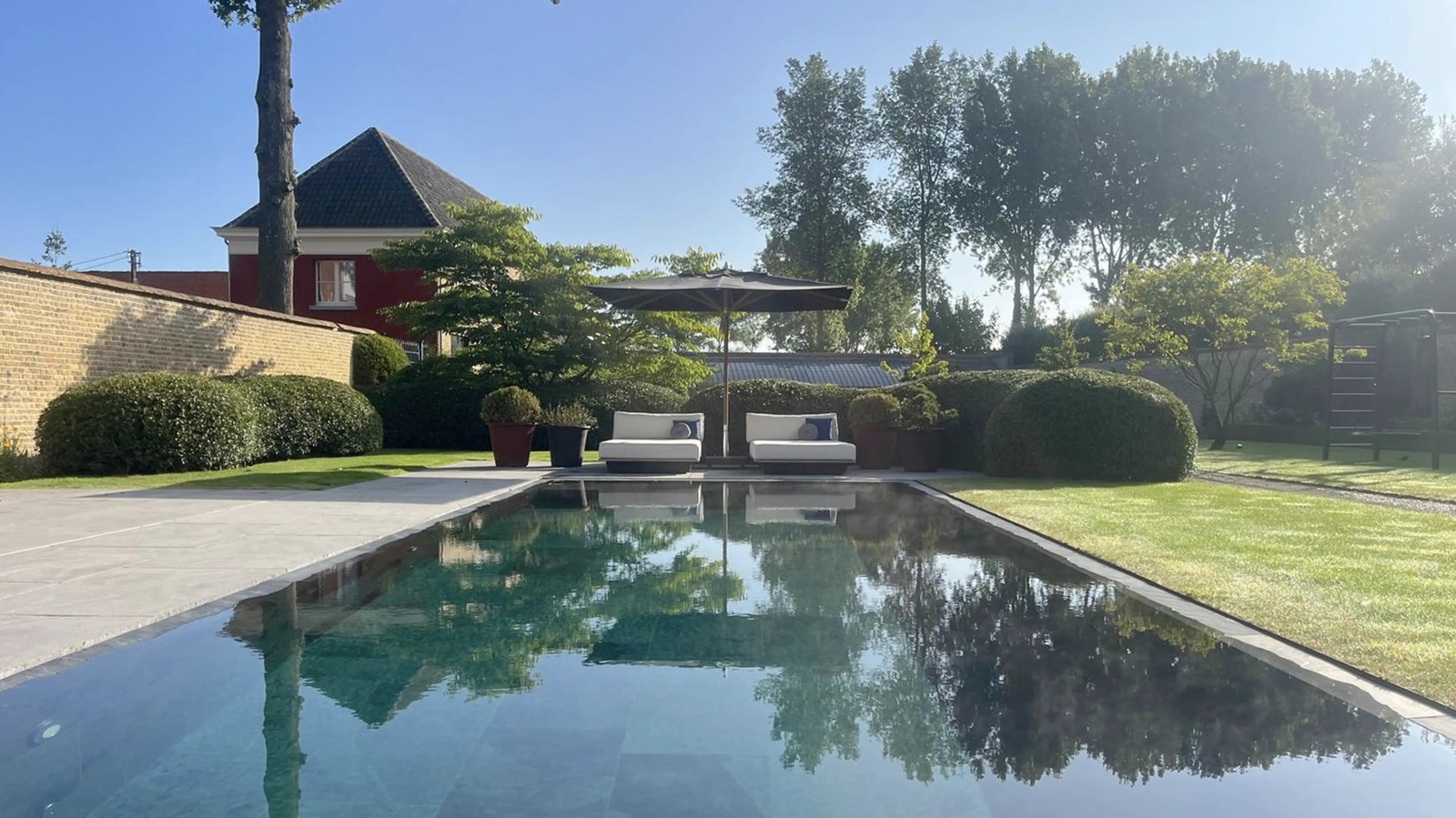 Terraço do château no campo de Knokke, ideal para dias ao ar livre