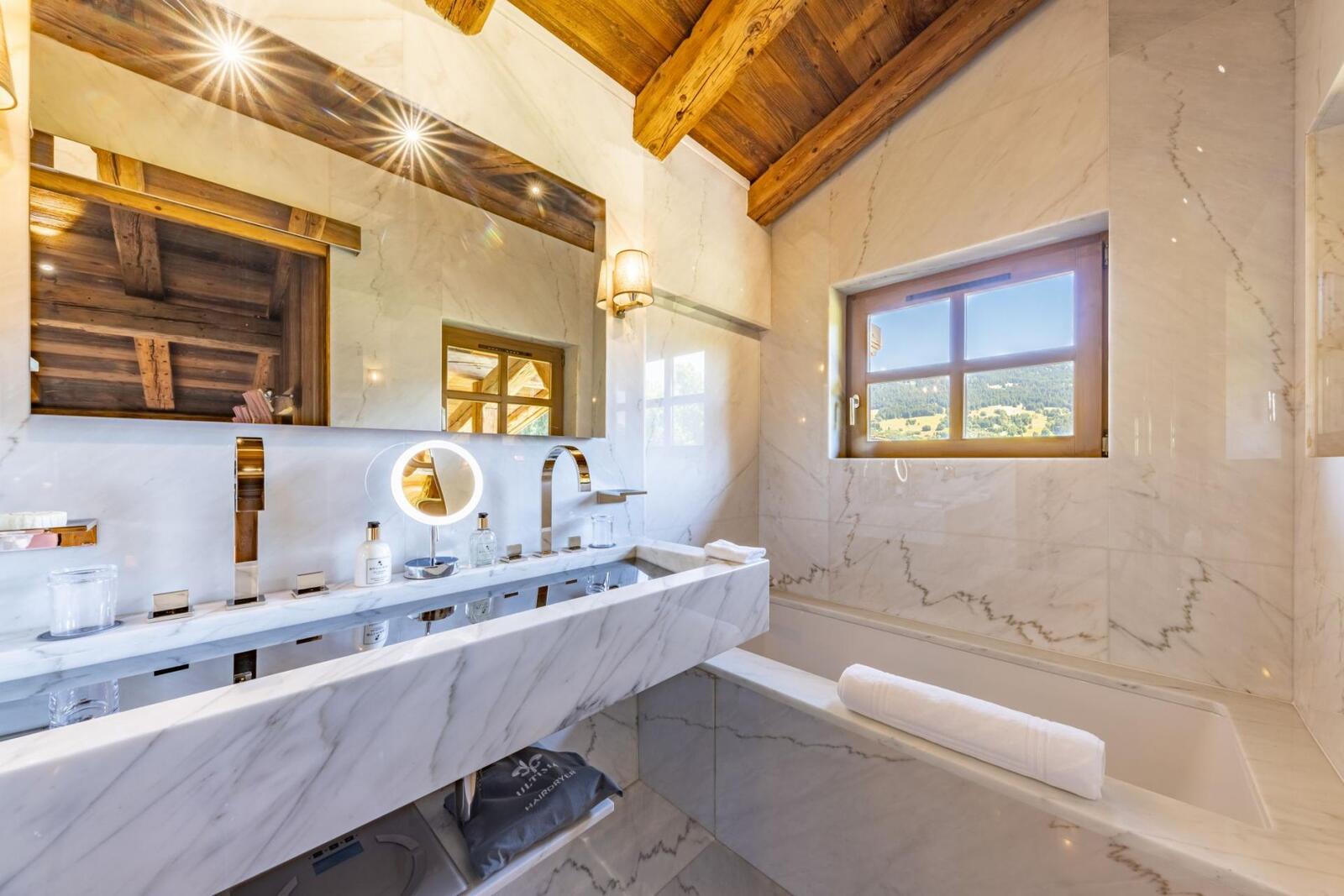 Badkamer van het luxe chalet in Megeve