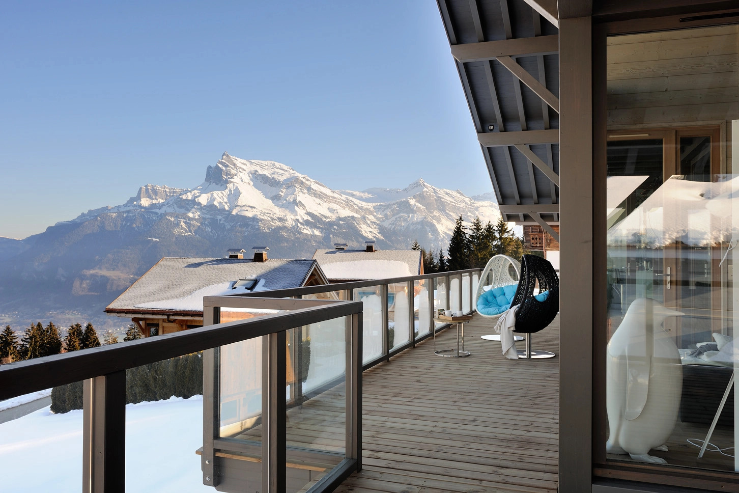 Σαλέ διακοπών στο Megève με διάφανη αρχιτεκτονική