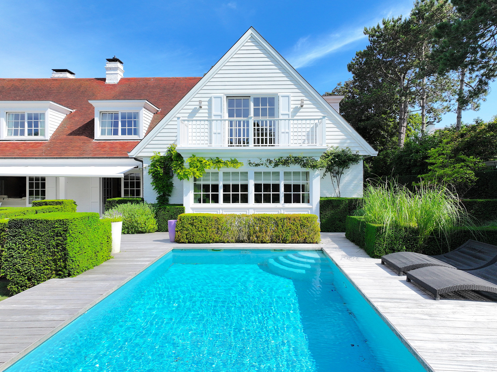 Spaziosa villa vacanze a Knokke con grande piscina all'aperto