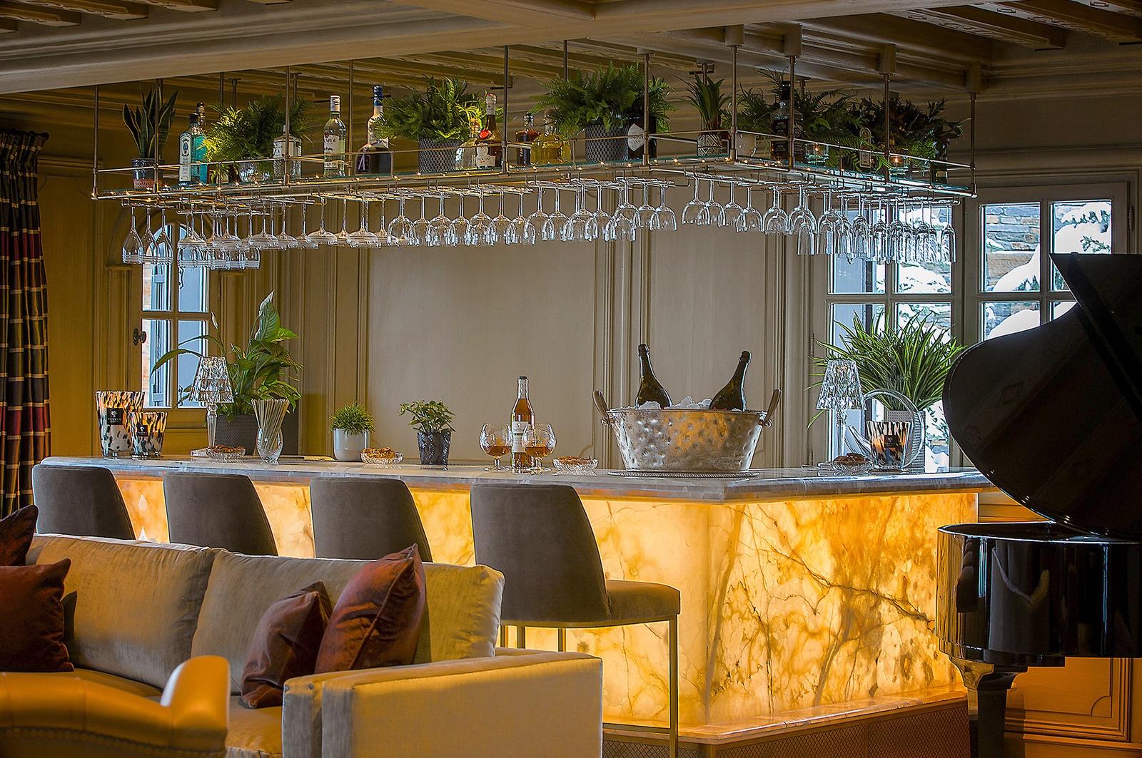 Binnenzwembad van een luxe chalet in Courchevel