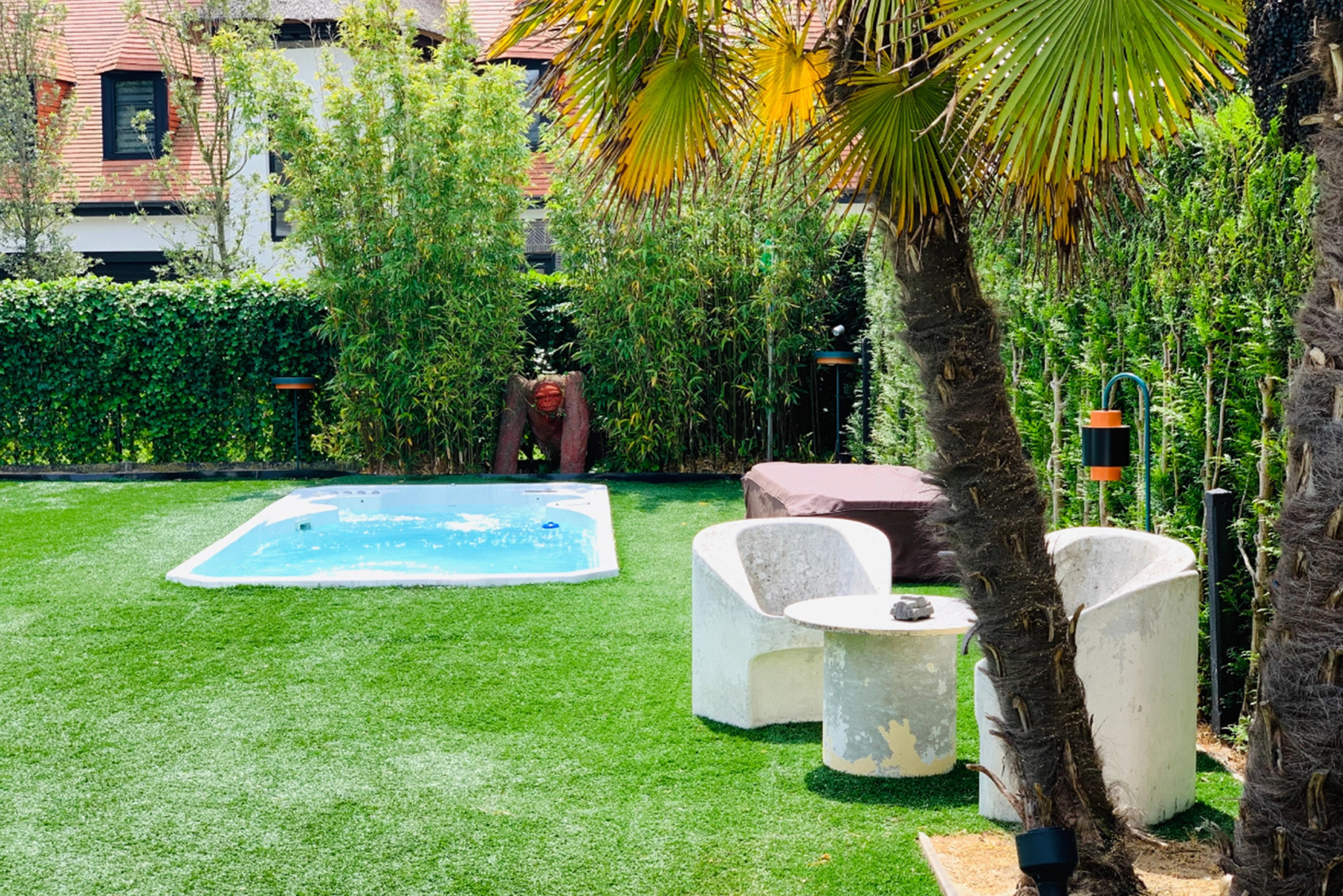 Kunstvolle Designvilla mit Pool in Knokke, Aussenansicht