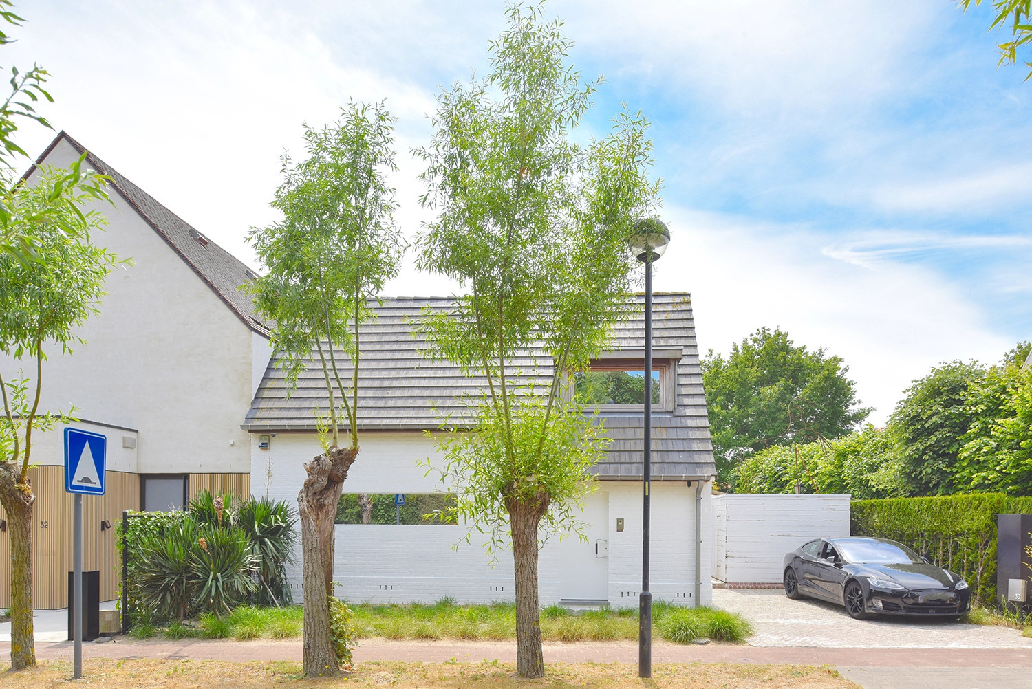 Luxe villa in Knokke-Le Zoute met zuidgerichte tuin en buitenzwembad