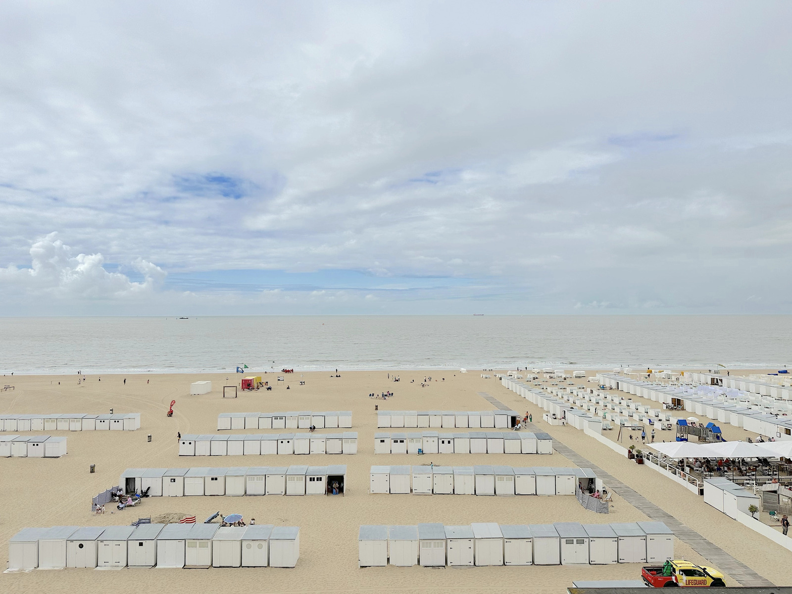 Intérieur moderne de l'appartement de 180 m² à louer à Knokke