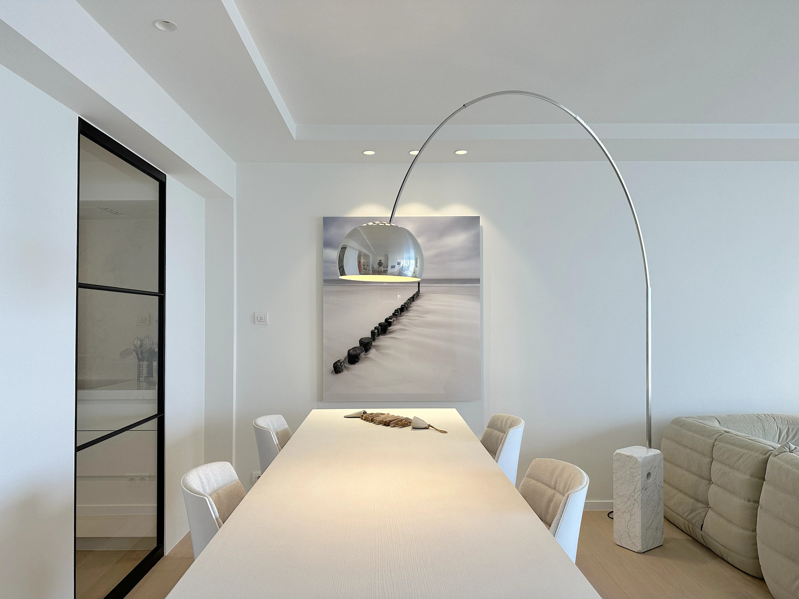 Appartamento di design a Knokke con materiali di alta qualità