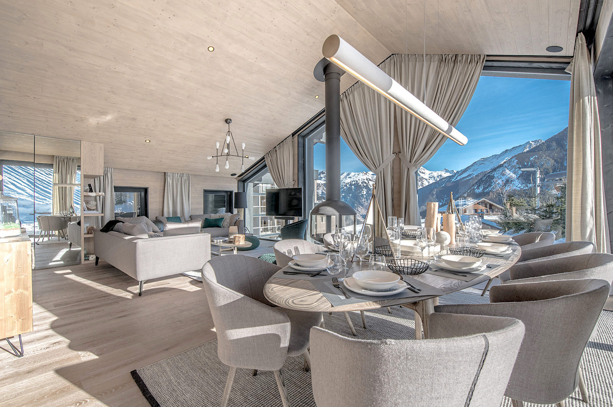 Chalet con camino e carattere alpino vicino a Courchevel 1550